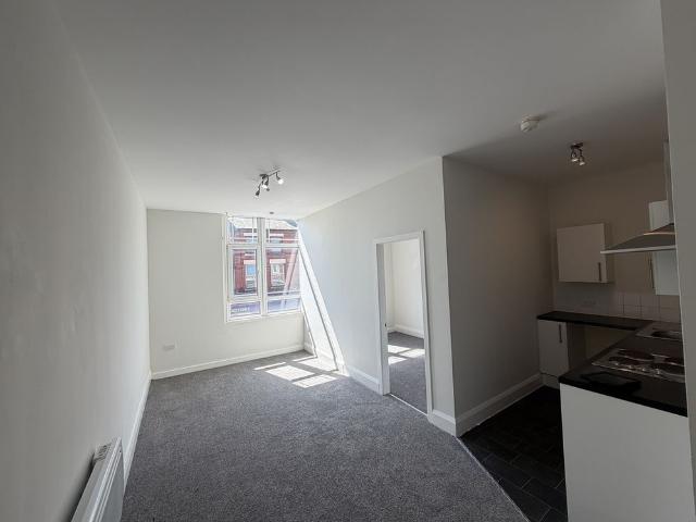 1 Bed Flat, Capitol Buildings, CH45