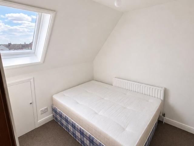 1 Bed Flat, Catherine Gardens, TW3