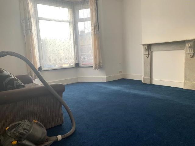1 Bed Flat, Colenso Road, IG2