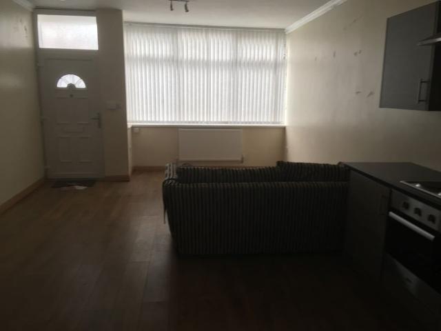1 Bed Flat, Crossgreen Lane Halton, LS15