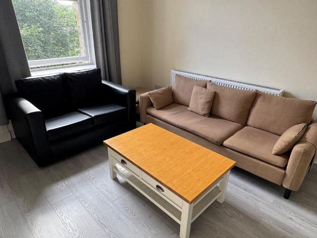1 Bed Flat, Downfield Place, EH11