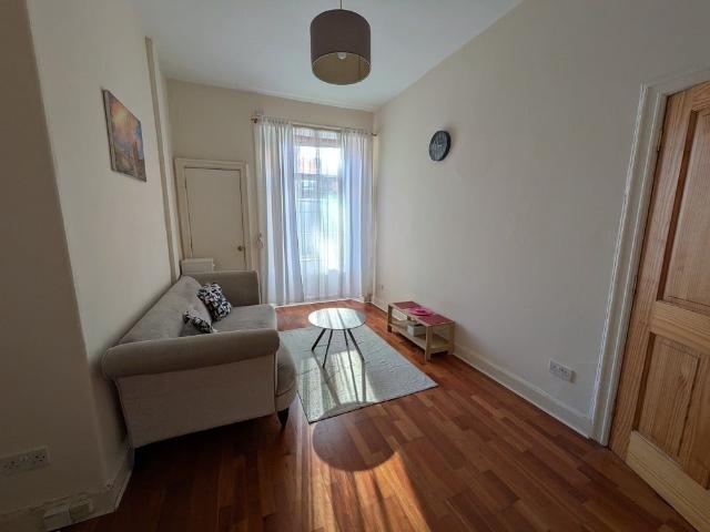 1 Bed Flat, Downfield Place, EH11