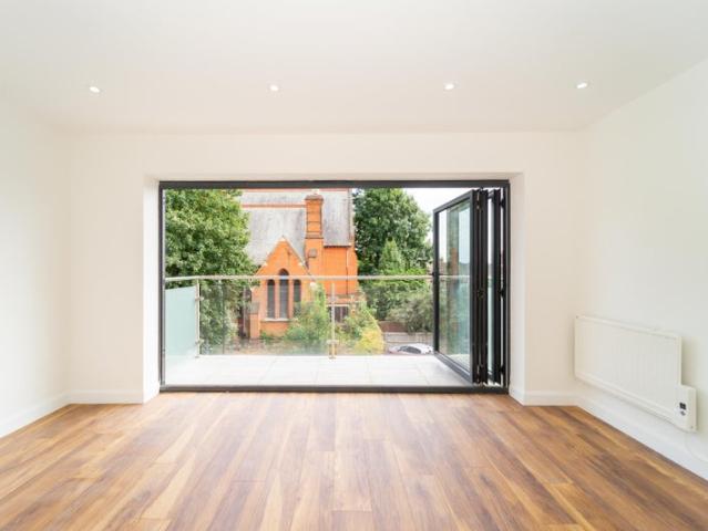 1 bed flat Ealing close University of West london