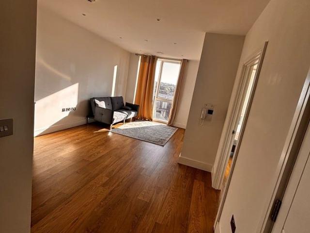 1 Bed Flat, East Timber Yard, B5
