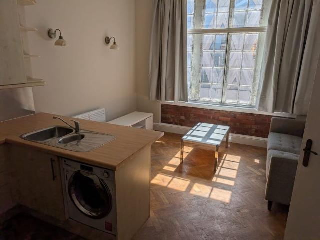 1 Bed Flat, Eastgate, LS2
