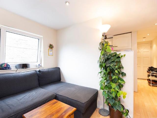 1 Bed Flat, Earlsfield Road, SW18