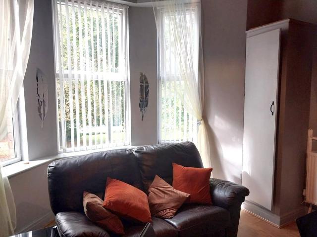 1 Bed Flat, Egerton Park, CH42