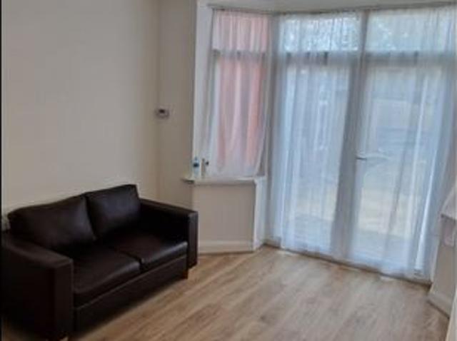 1 Bed Flat, Ellerdine Road, TW3