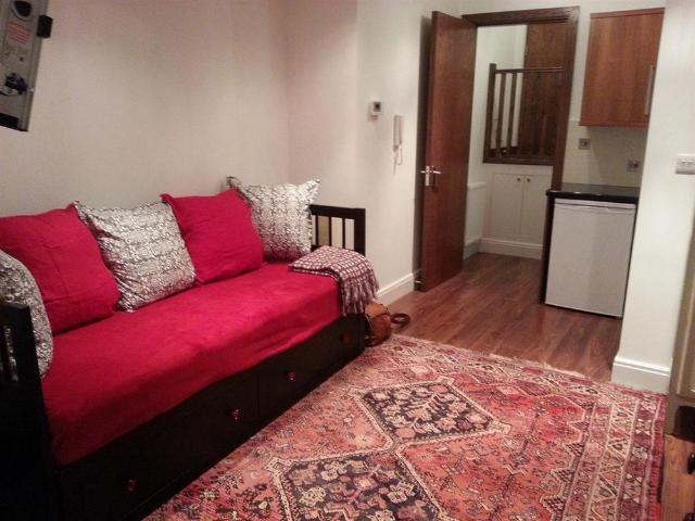 1 Bed Flat, Epsom Road, CR0