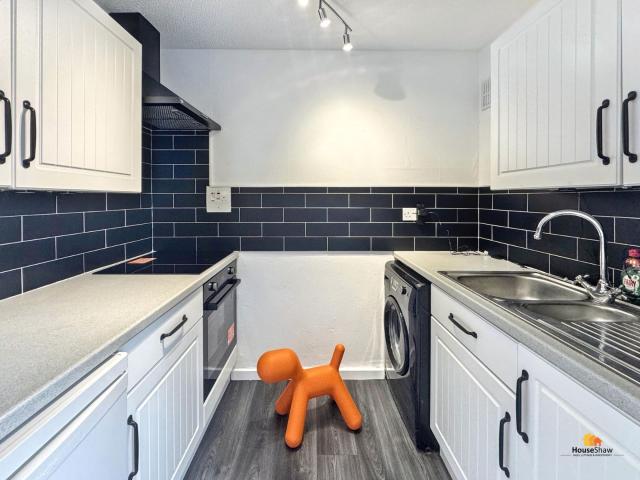 1 Bed Flat For Rent at Highfield Court, Hazlemere, HP15, United_kingdom
