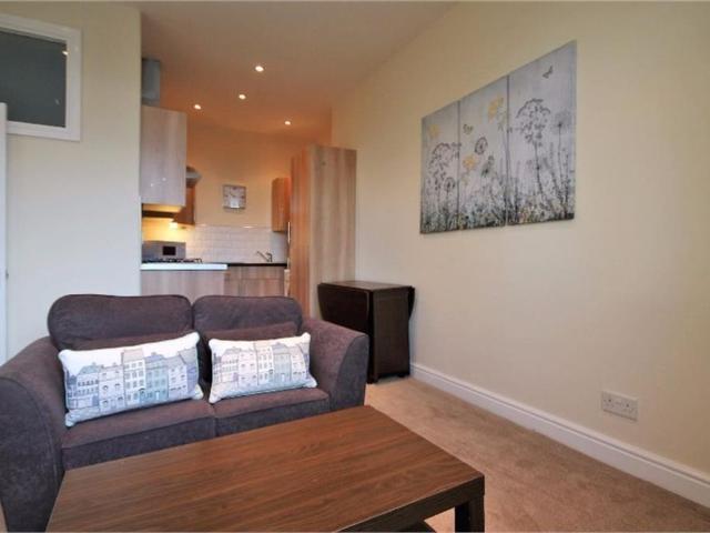 1 bed flat for rent in Morningside
