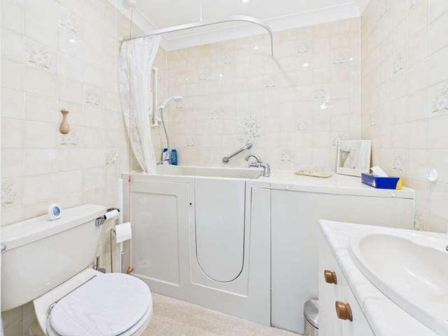 1 bed flat for sale