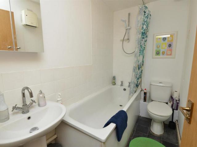 1 bed flat for sale