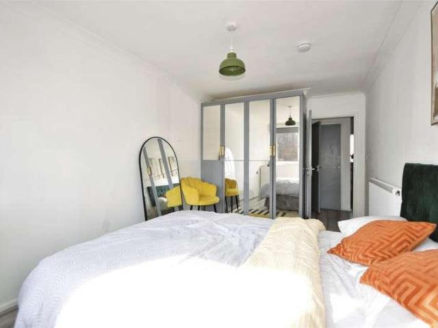 1 bed flat for sale