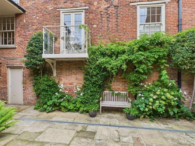 1 bed flat for sale