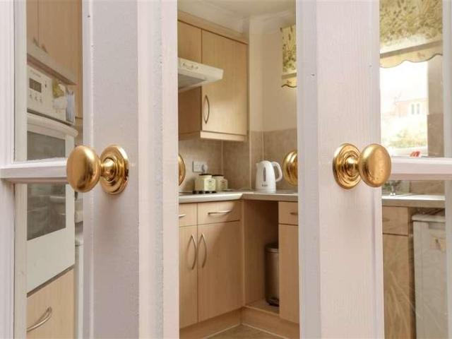 1 bed flat for sale