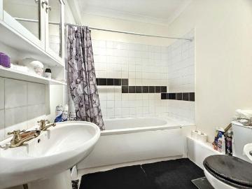 1 bed flat for sale