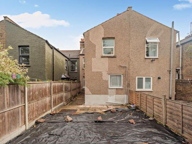 1 bed flat for sale