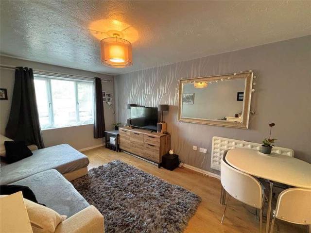 1 bed flat for sale