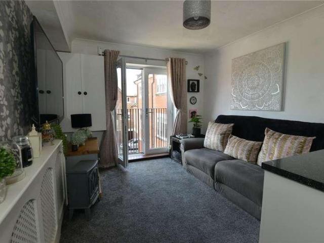 1 bed flat for sale
