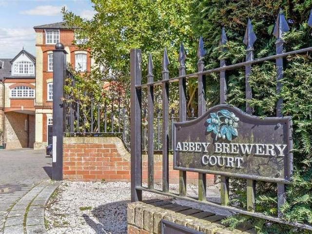 1 bed flat for sale