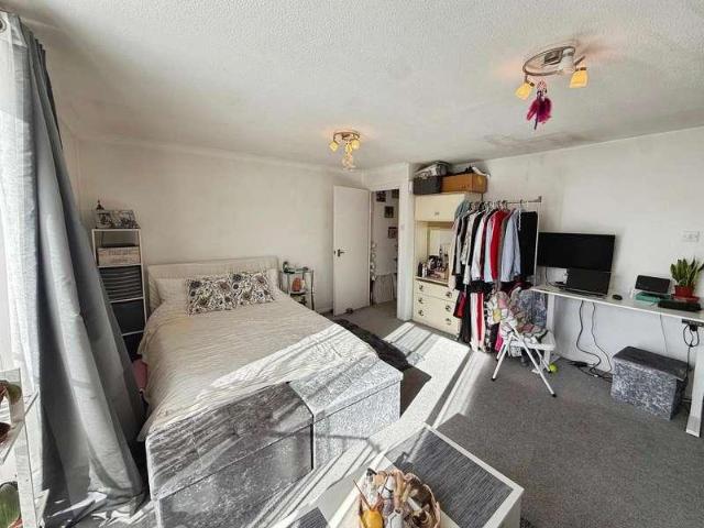 1 bed flat for sale