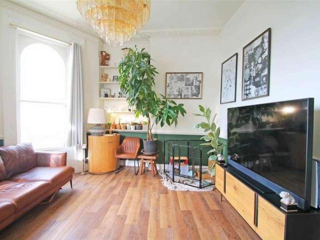 1 bed flat for sale