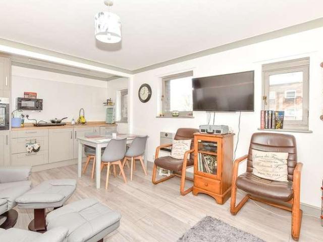 1 bed flat for sale