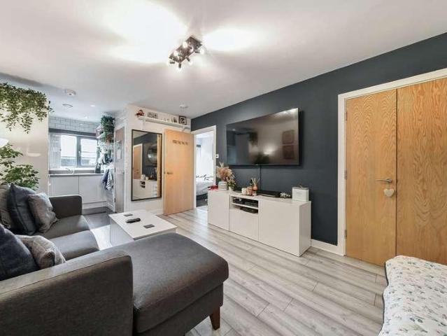1 bed flat for sale