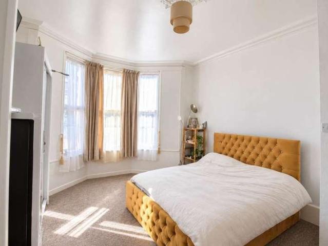 1 bed flat for sale
