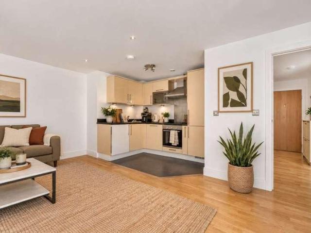 1 bed flat for sale