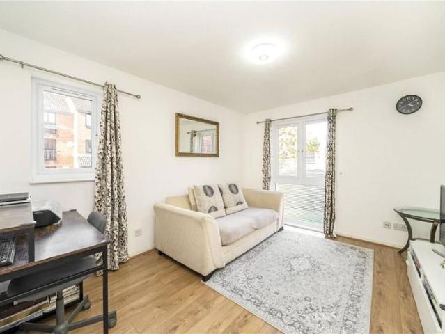 1 Bed Flat, Gables Close, SE12