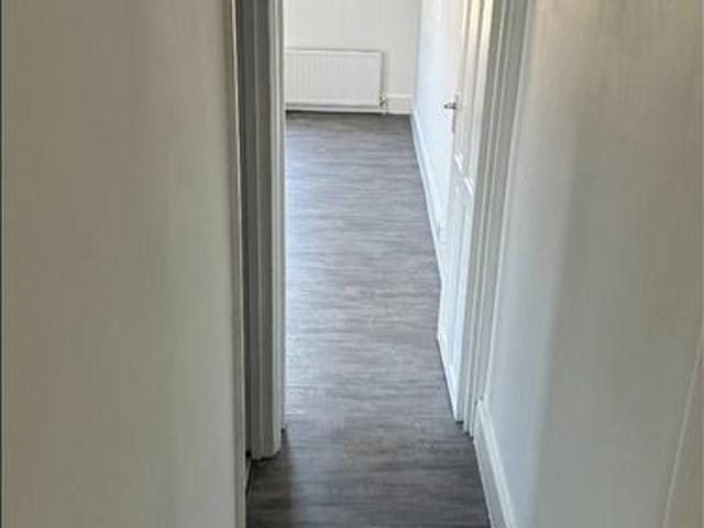 1 Bed Flat, Green Lane, IG3