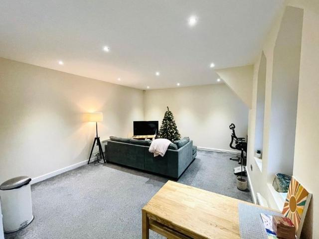 1 Bed Flat, Greystones Road, S11