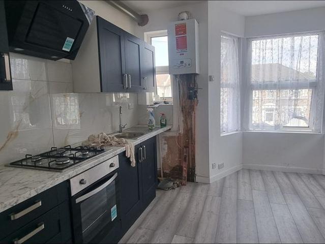 1 Bed Flat, Grosvenor Road, IG1