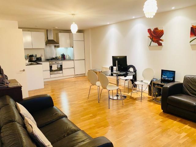 1 Bed Flat, Hunsaker, RG1