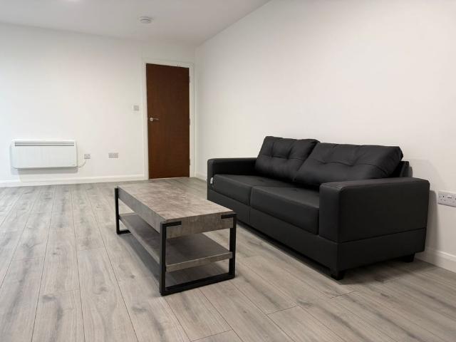 1 Bed Flat, Hanworth Road, TW3