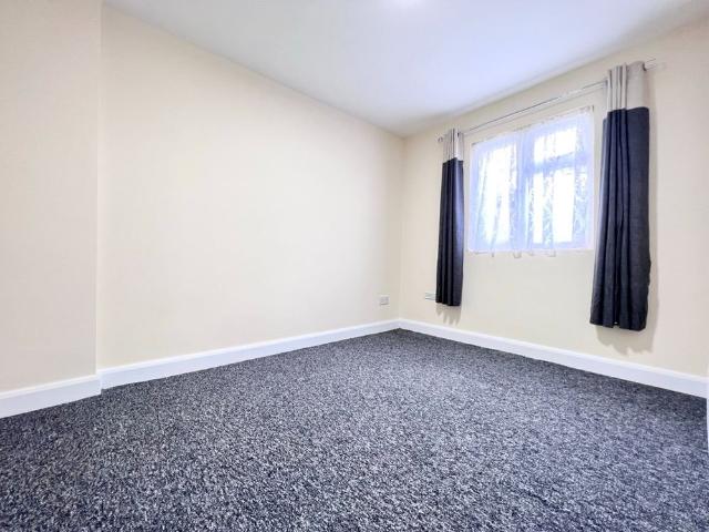 1 Bed Flat, Harpour Road, IG11