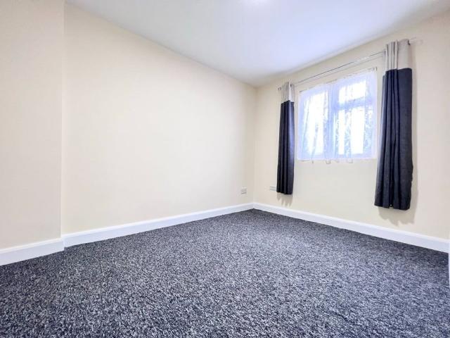 1 Bed Flat, Harpour Road, IG11