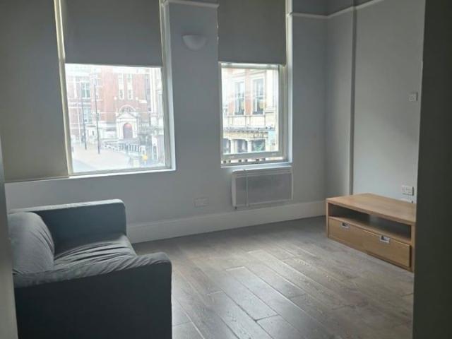 1 Bed Flat, High St, CR0