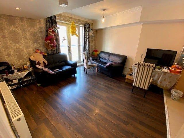 1 Bed Flat, High St, TW3