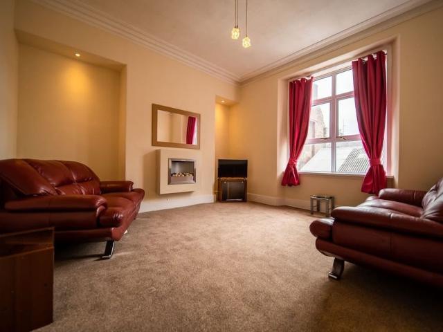 1 Bed Flat, Hollybank Place, AB11