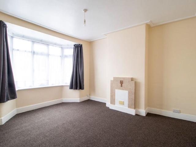 1 Bed Flat, Ilford Lane, IG1