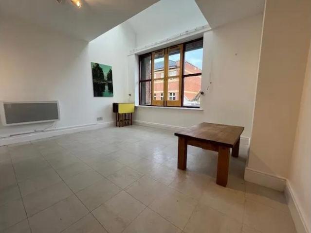 1 bed flat in the Jewellery quarter with study