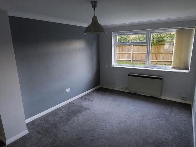 1 bed Flat in York Close, Horsham, RH13 5PH