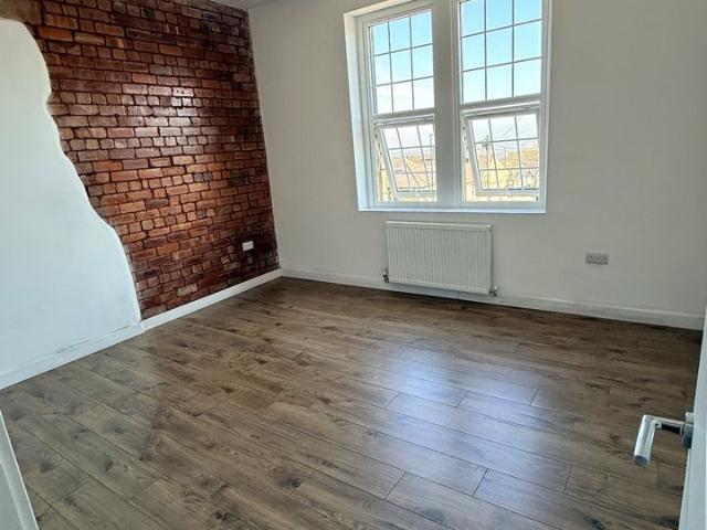 1 Bed Flat, Lydgate Lane, S10