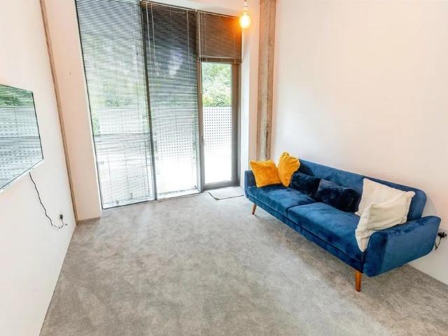 1 Bed Flat, Lake Shore, BS13