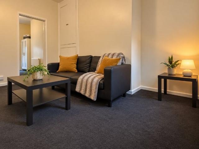 1 Bed Flat, Landseer Avenue, LS13