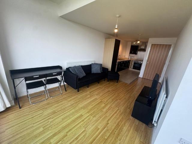 1 Bed Flat, Langley Walk, B15