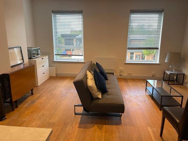 1 Bed Flat, Latimer Road, W10